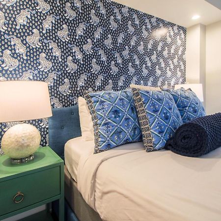 Walk To It All In Downtown, Double King Beds Savannah Bagian luar foto