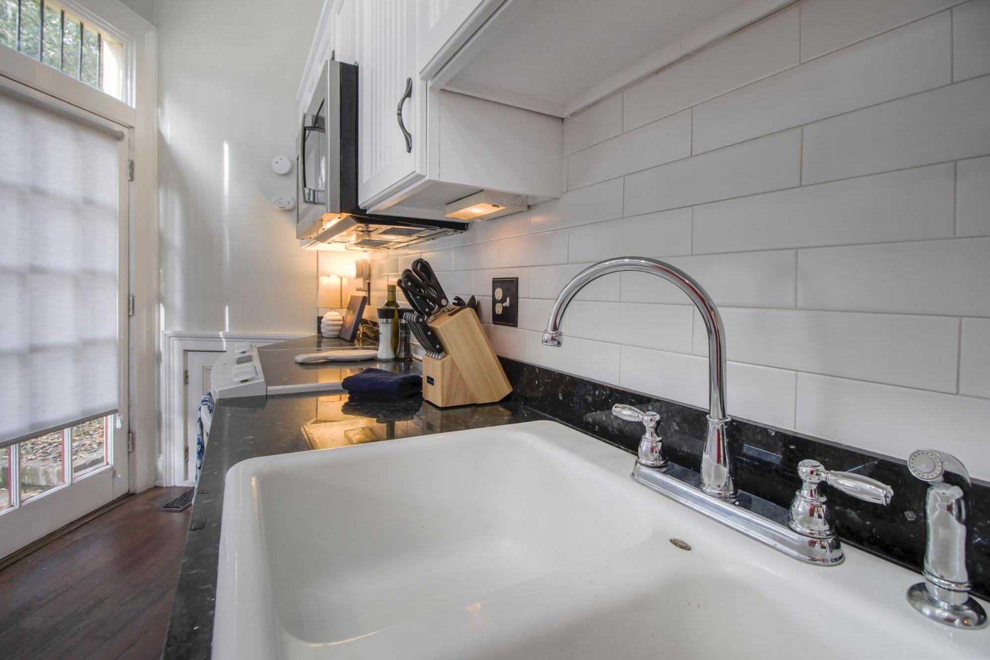 Walk To It All In Downtown, Double King Beds Savannah Bagian luar foto