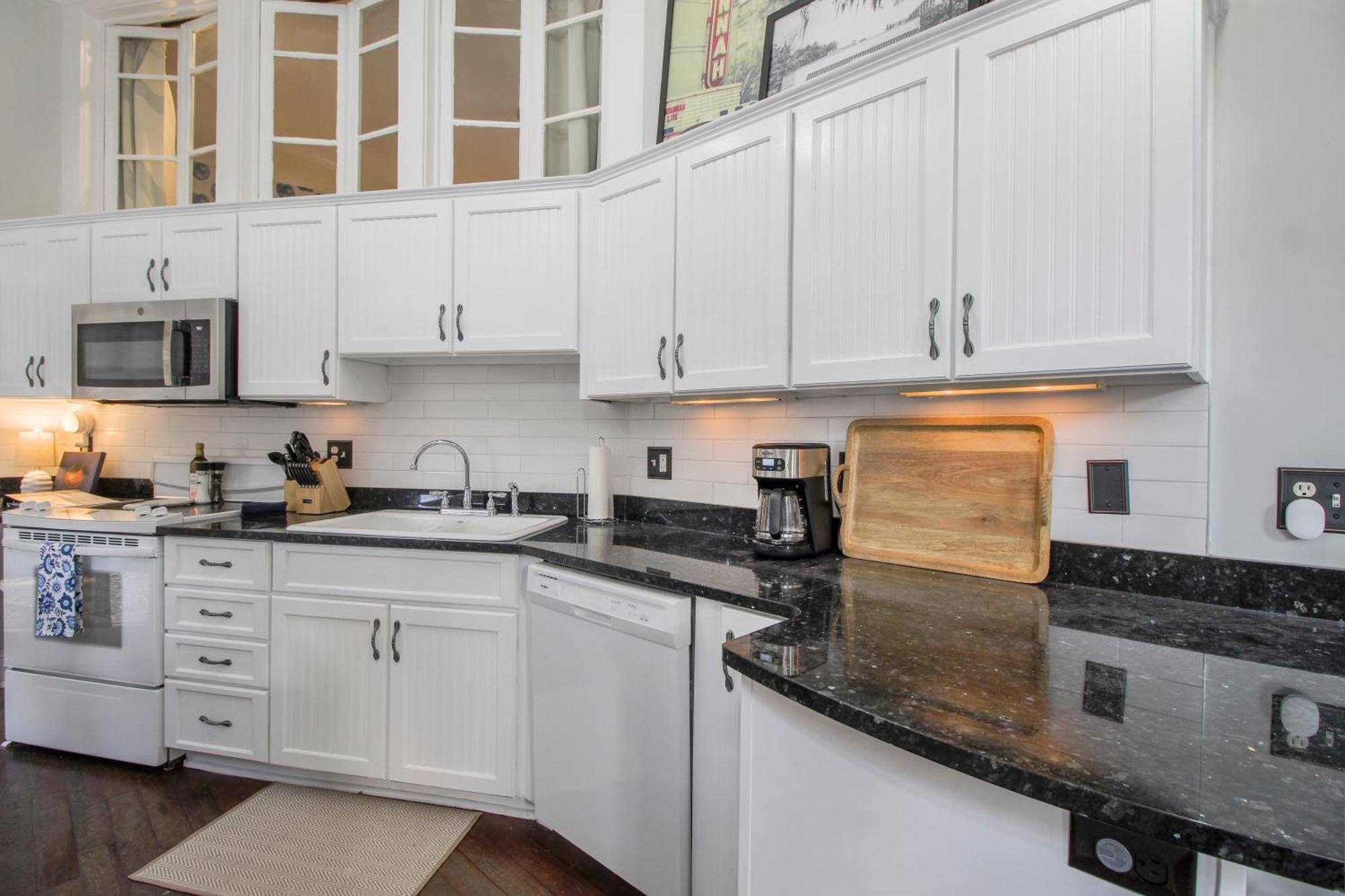 Walk To It All In Downtown, Double King Beds Savannah Bagian luar foto