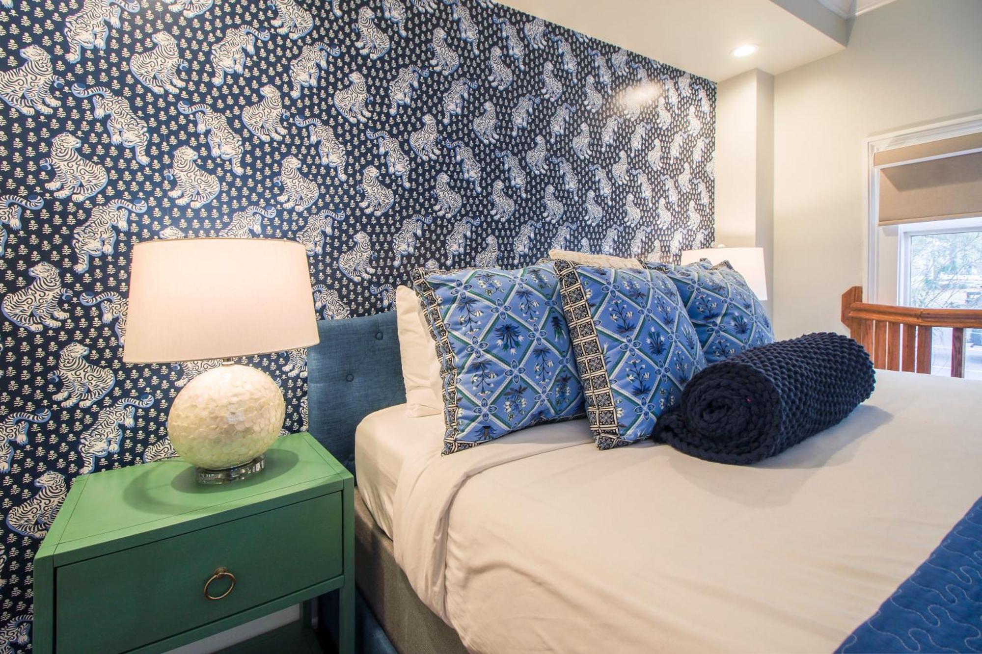 Walk To It All In Downtown, Double King Beds Savannah Bagian luar foto