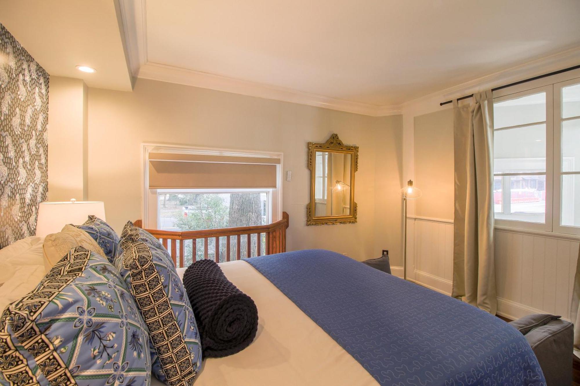 Walk To It All In Downtown, Double King Beds Savannah Bagian luar foto