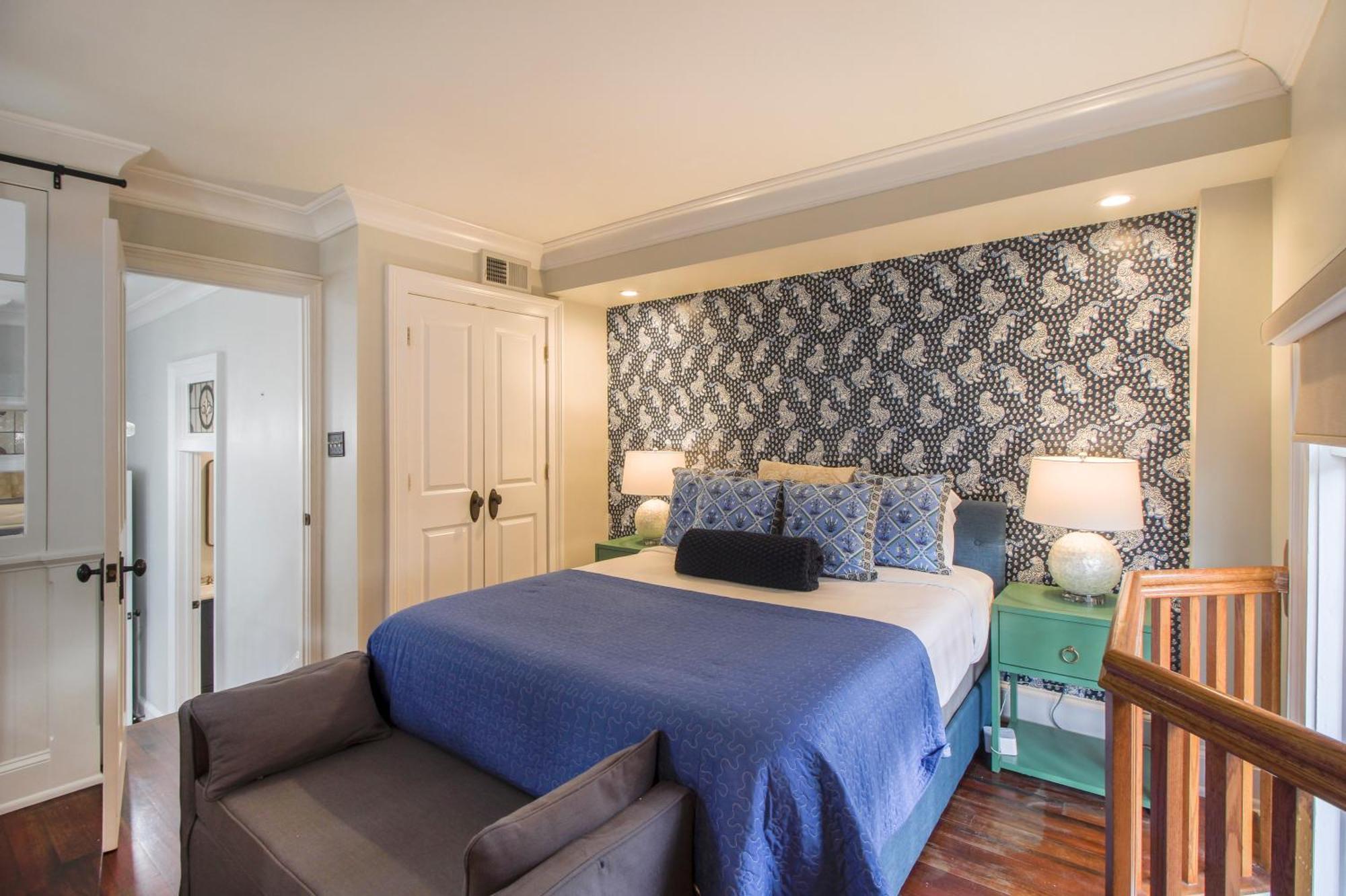Walk To It All In Downtown, Double King Beds Savannah Bagian luar foto
