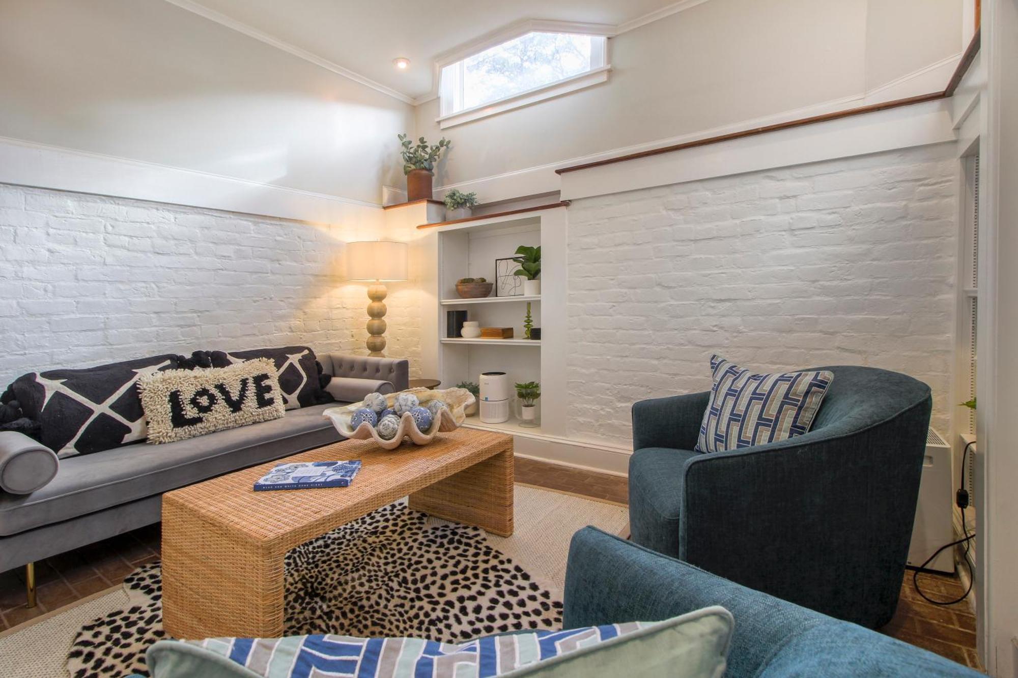 Walk To It All In Downtown, Double King Beds Savannah Bagian luar foto